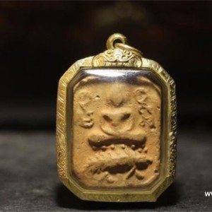 泰国佛牌介绍：龙婆班 神兽崇迪 箭猪崇迪