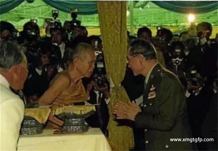 泰国高僧 龙婆坤18.jpg