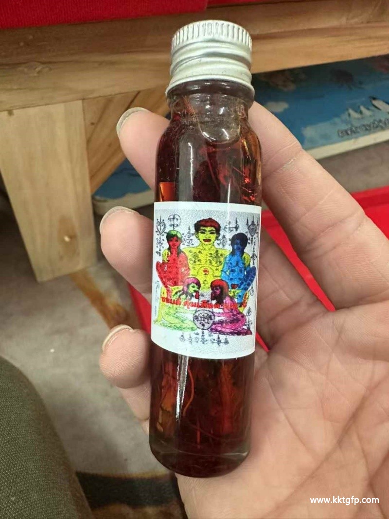 阿赞迪猜 招财桃花拍罂油1.jpg