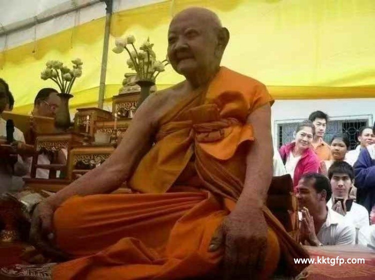 泰国佛牌 龙婆洪 2555 大摸自身像 泰国佛牌 龙婆洪 2555 大摸自身像 (2).jpg