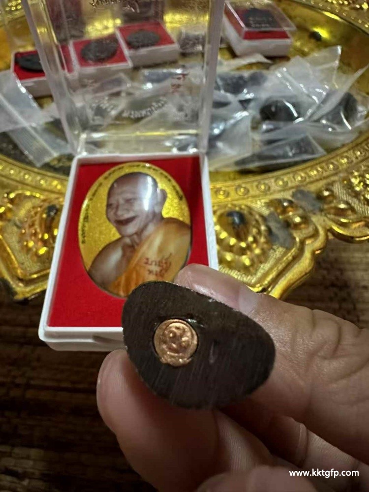 1786092535134769.jpg 泰国佛牌 龙婆洪 2555 响铃药师佛 (4).jpg