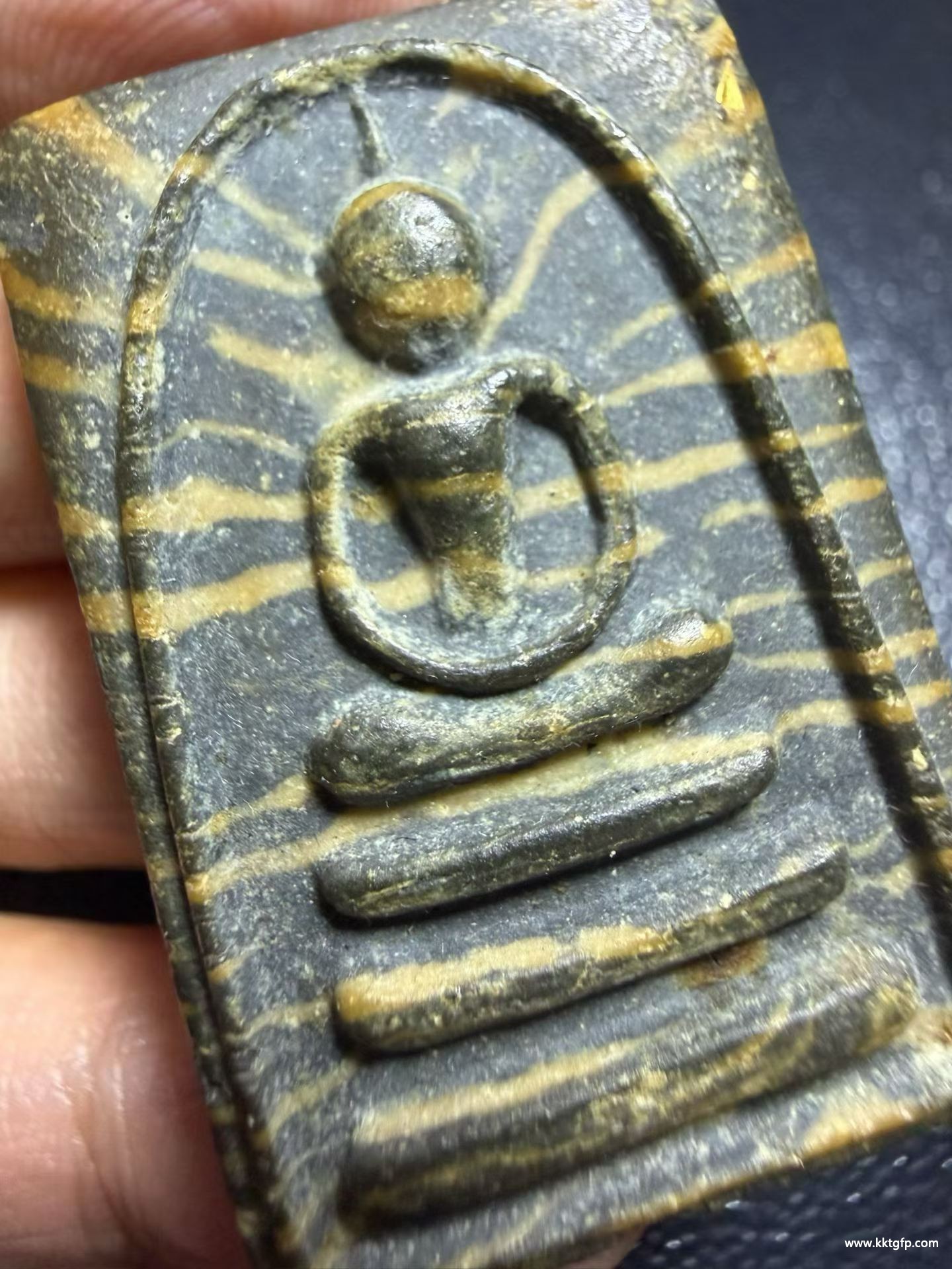 龙婆培 2512 三喷虎纹崇迪佛牌