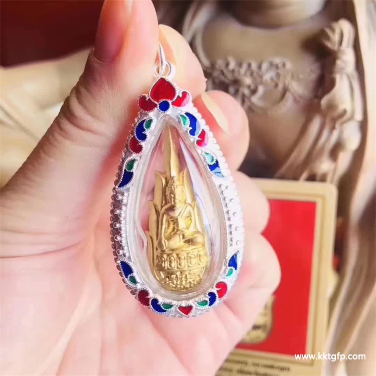 药师佛牌是什么？佛教背景、造型特征与传统寓意