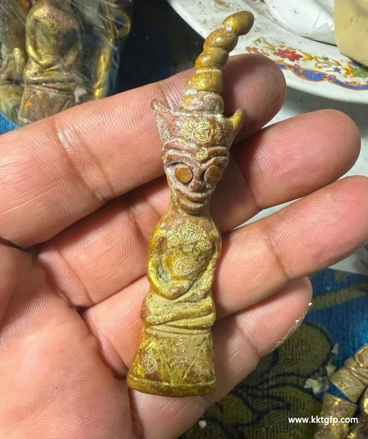 泰国佛牌 阿赞奥 圣水拍婴 (4).jpg