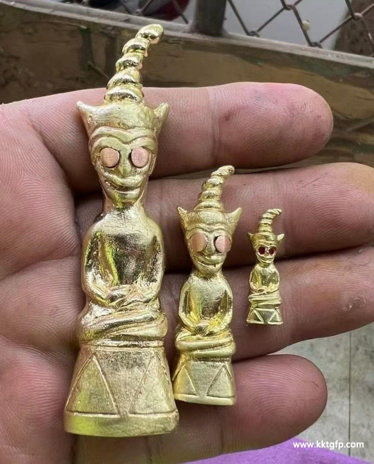 泰国佛牌 阿赞奥 圣水拍婴 (5).jpg