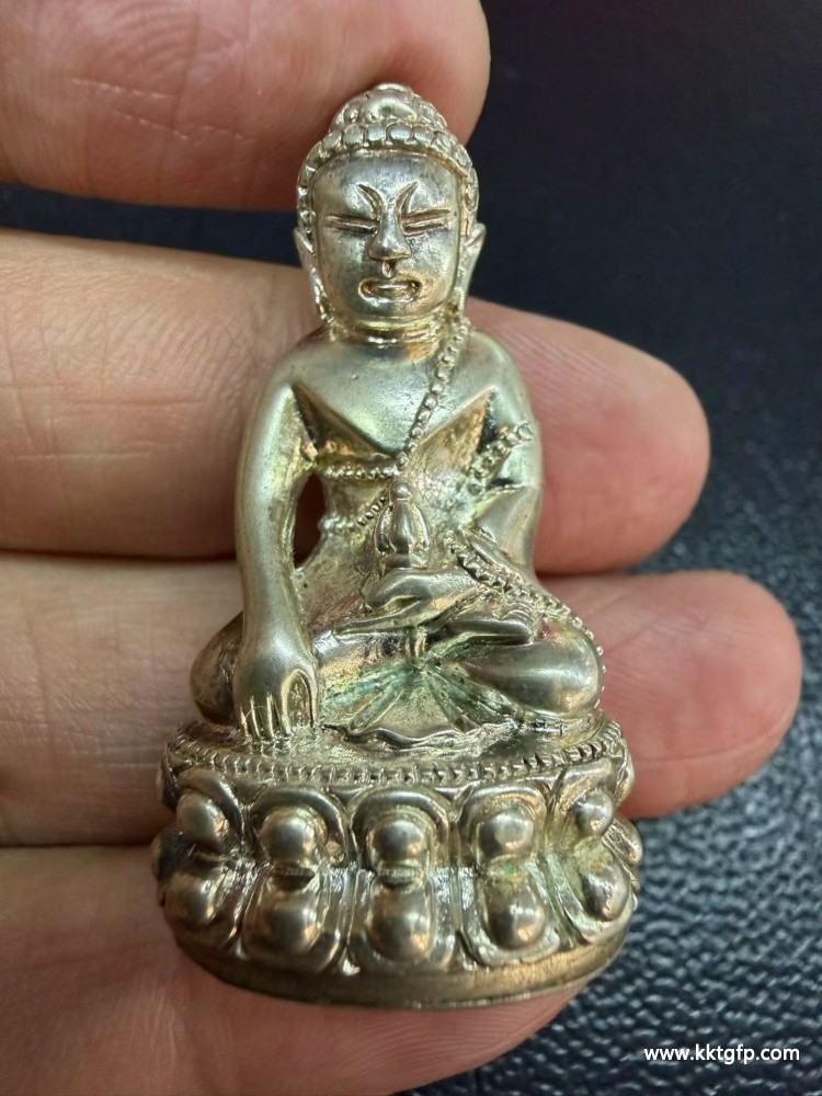 龙婆撒空2556金纳班川药师佛 (2).jpg