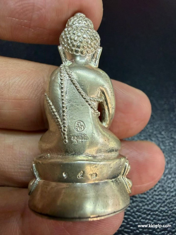 龙婆撒空2556金纳班川药师佛 (3).jpg