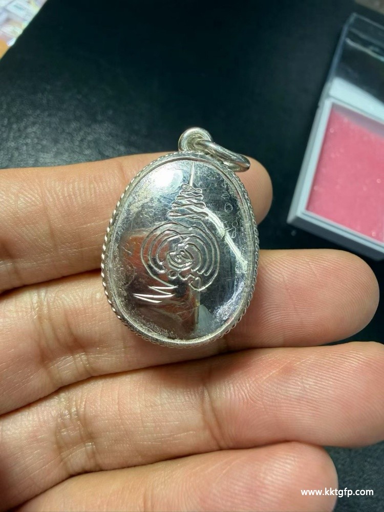 泰国佛牌 龙婆遮 2532 挡降贝 (3).jpg